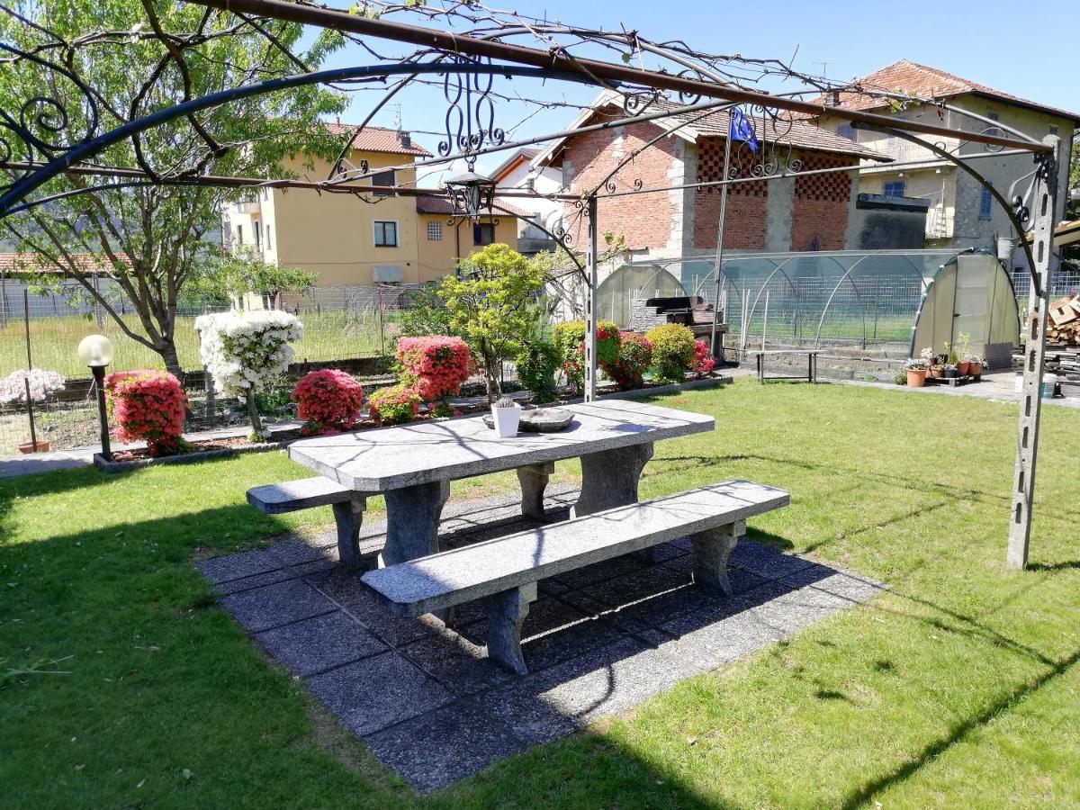 La Rosa Rossa Apartment Cambiasca Bagian luar foto